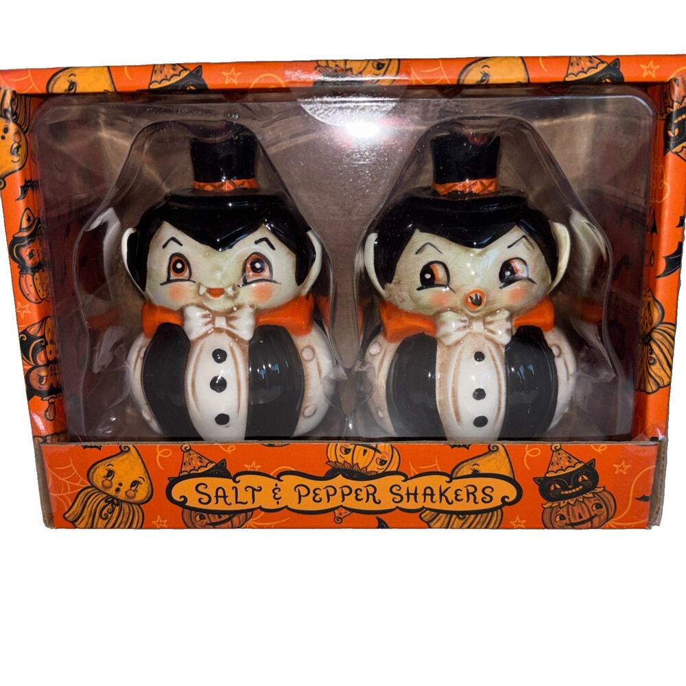 Johanna Parker Vampire Dracula Salt & Pepper Shaker Set Pair Halloween NEW